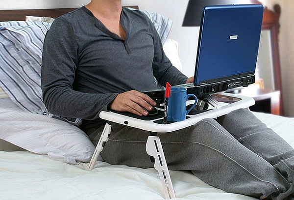Mesa Cooler para Laptop Posa Mouse y Posa Vaso
