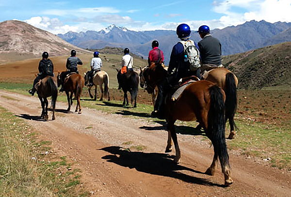 ¡FIESTAS PATRIAS! Cabalgata Alrededores de Cusco 