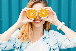 PRP + Aplicación de Vitamina C Endovenosa + Peeling