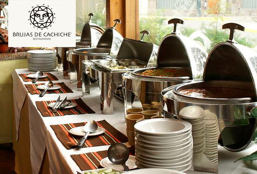 ¡Las Brujas de Cachiche! Buffet + Bebida a un SUPER PRECIO