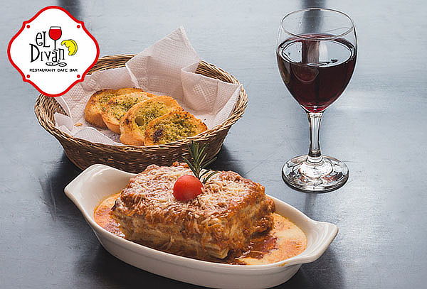 2x1 - Lasagna ó Spaguetti Huancaina + Pan al ajo + Vino