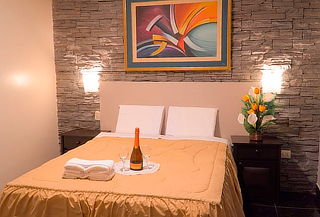Noche Romántica + Vino en Hotel Golden Dreams 