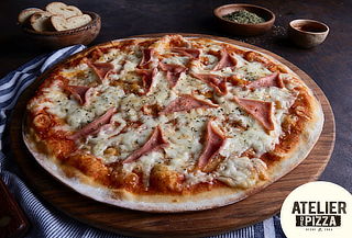 ¡Disfruta de una Deliciosa Pizza Artesanal Familiar!